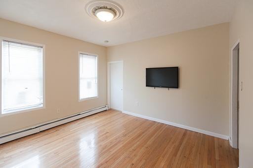 370 Maverick St #2 - Photo 4 of 25