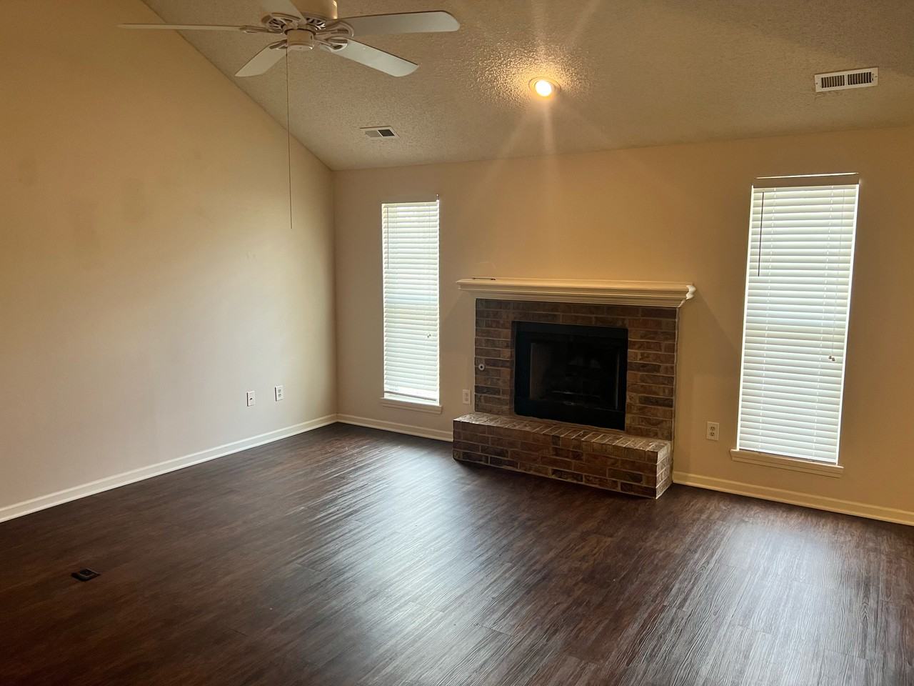 1202 Fox Run Dr - Photo 2 of 10