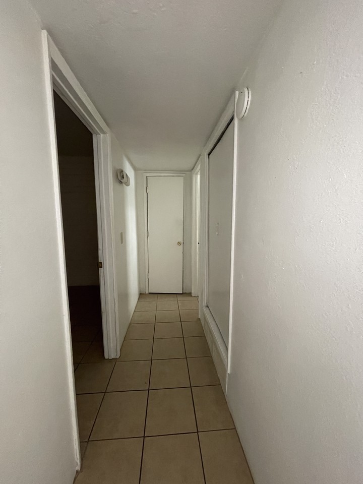146 E Kelso St - Photo 2 of 6