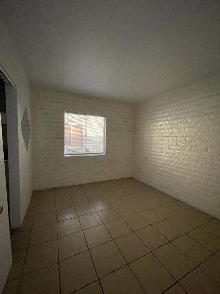 146 E Kelso St - Photo 3 of 6