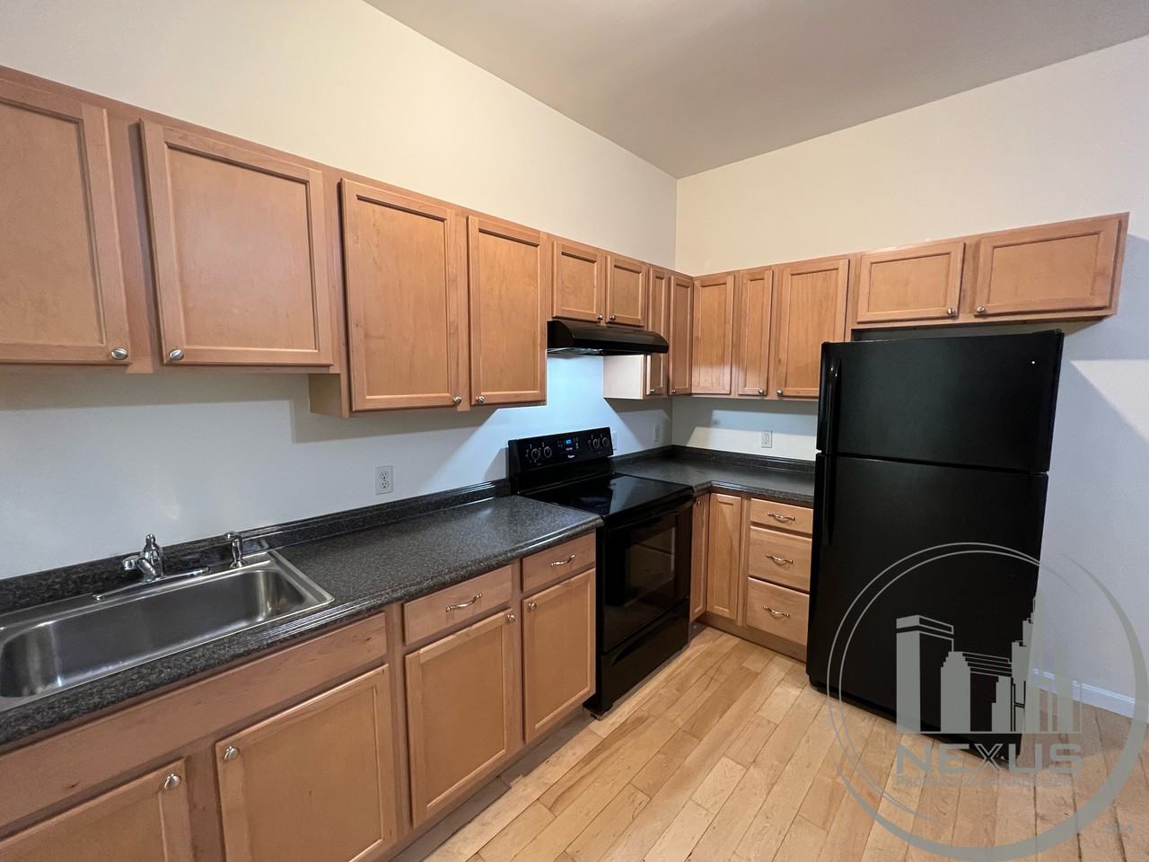 360 River St - Photo 3 of 13
