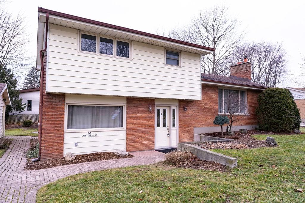 1 Larkspur Cres - Photo 2 of 26