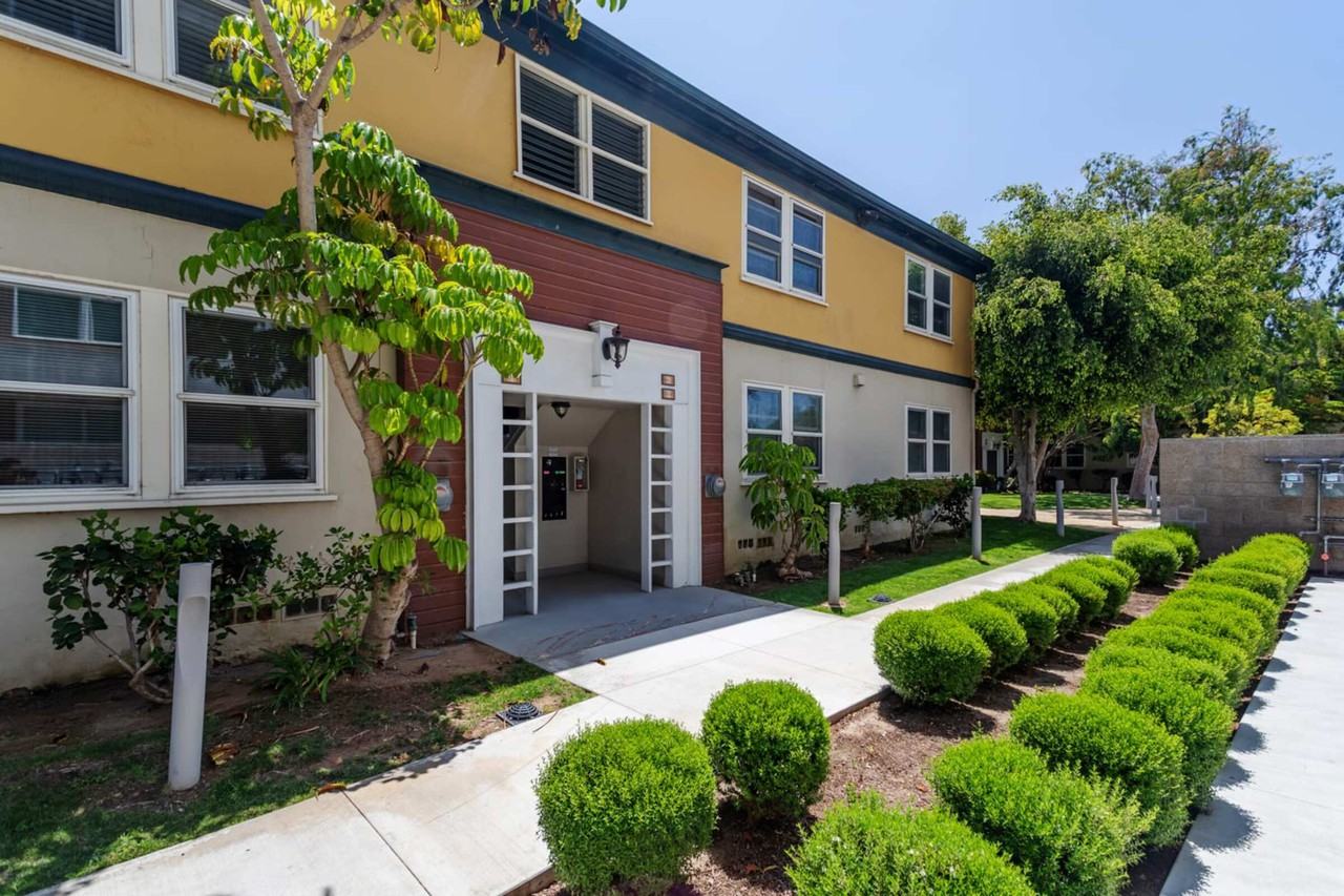 8815 Belford Ave - Photo 2 of 50