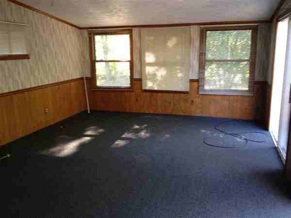 3015 Stoneleigh Dr - Photo 2 of 5