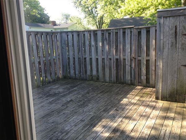 3015 Stoneleigh Dr - Photo 3 of 5