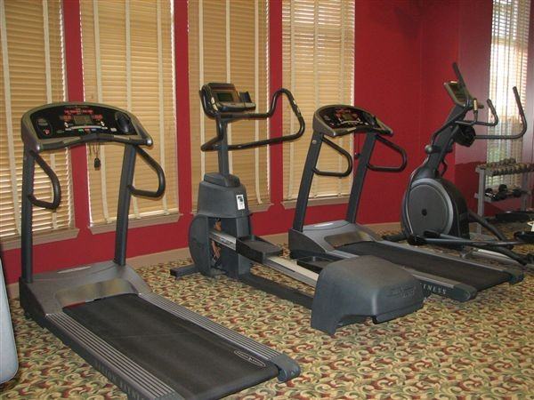 The Lincoln at Fairlane Town Center Apartments 100 Lincoln Ln