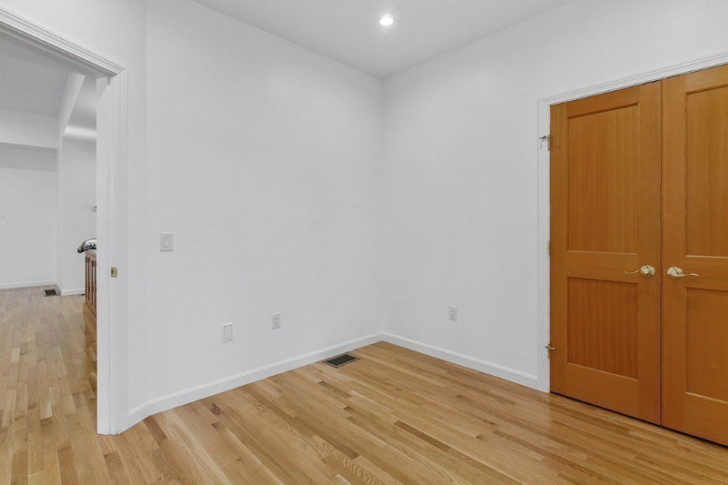 44 W River St - Photo 2 of 9