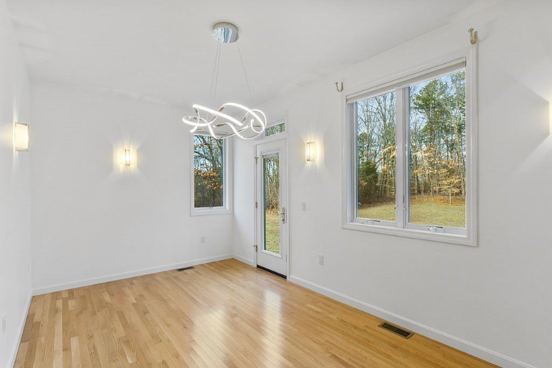 44 W River St - Photo 3 of 9