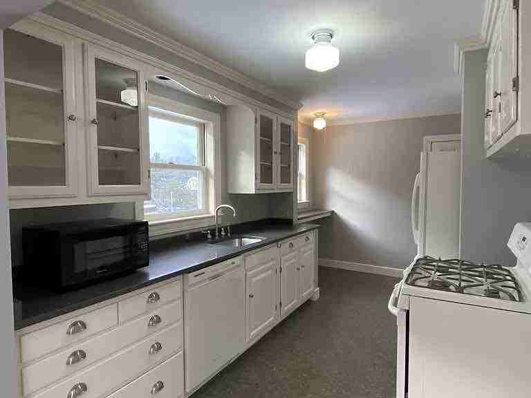 4 Phillips Ct - Photo 3 of 11