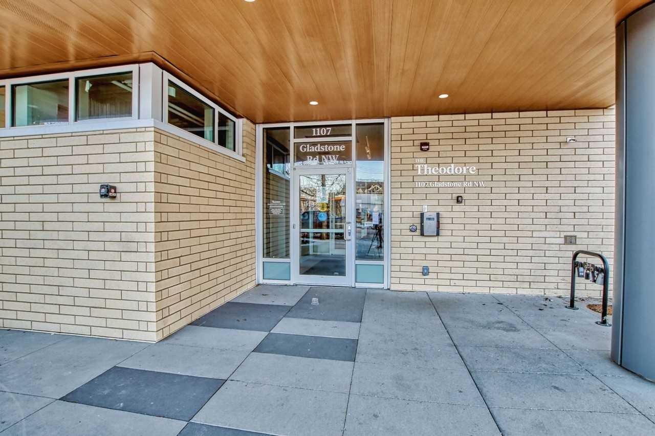 2 Bedroom 2 Bathroom Condo in Kensington - Photo 2 of 23