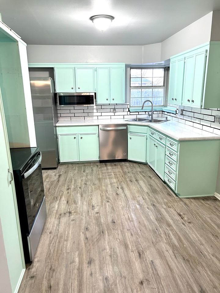 3321 Nw 62nd St - Photo 3 of 13