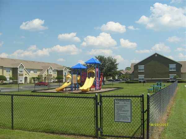 Sawyer Estates Apartments - Photo 3 of 11