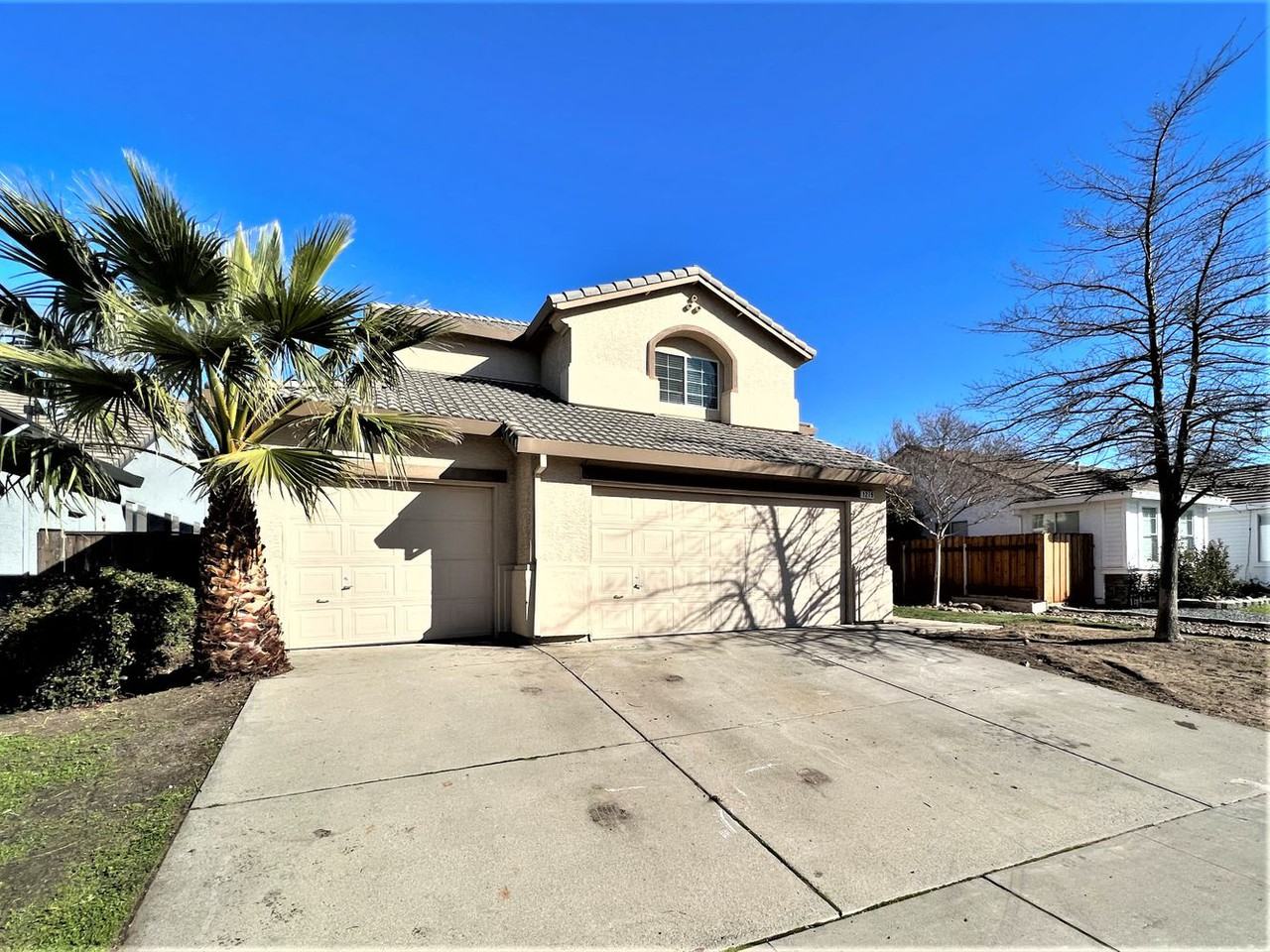 1279 Teal Hollow Dr N - Photo 3 of 16