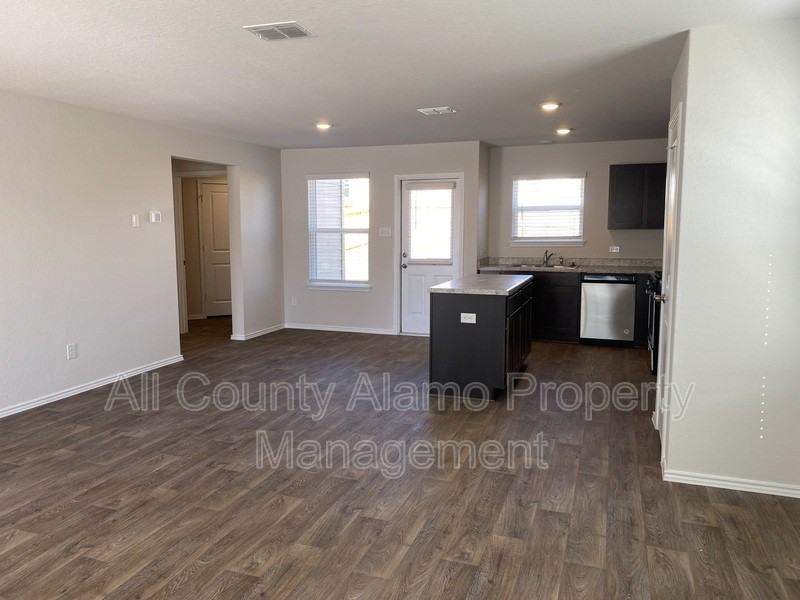 5756 Lahm - Photo 4 of 11