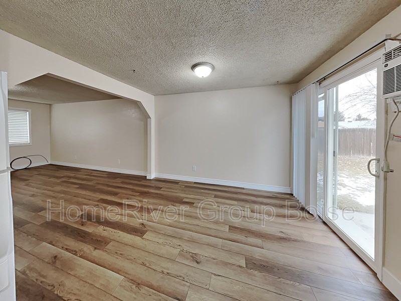 106 N Homedale Ave - Photo 6 of 15