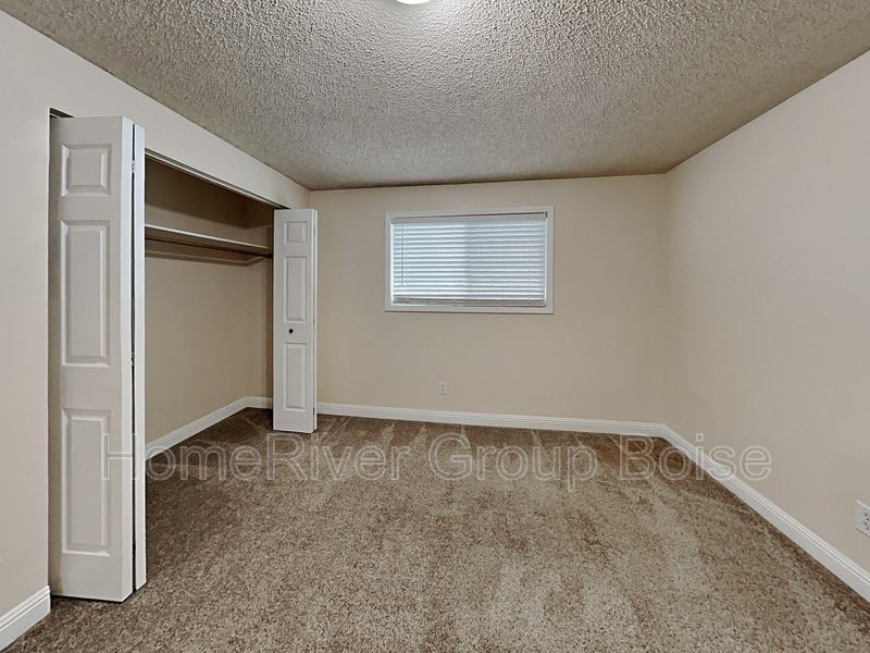 106 N Homedale Ave - Photo 7 of 15