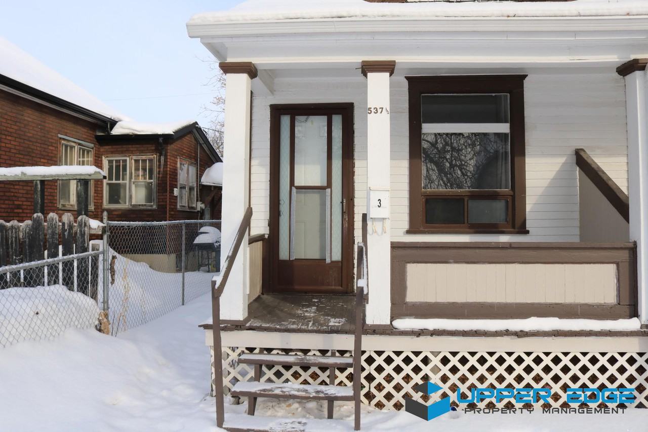 537 Redwood Ave - Photo 2 of 9