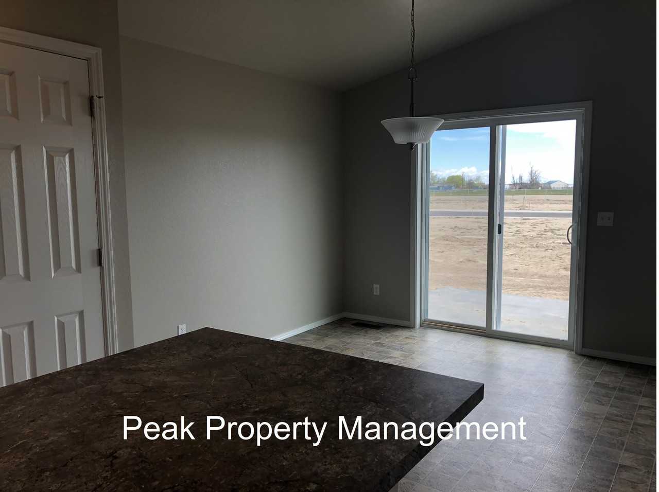 4311 Bainbridge St #1 - Photo 4 of 13