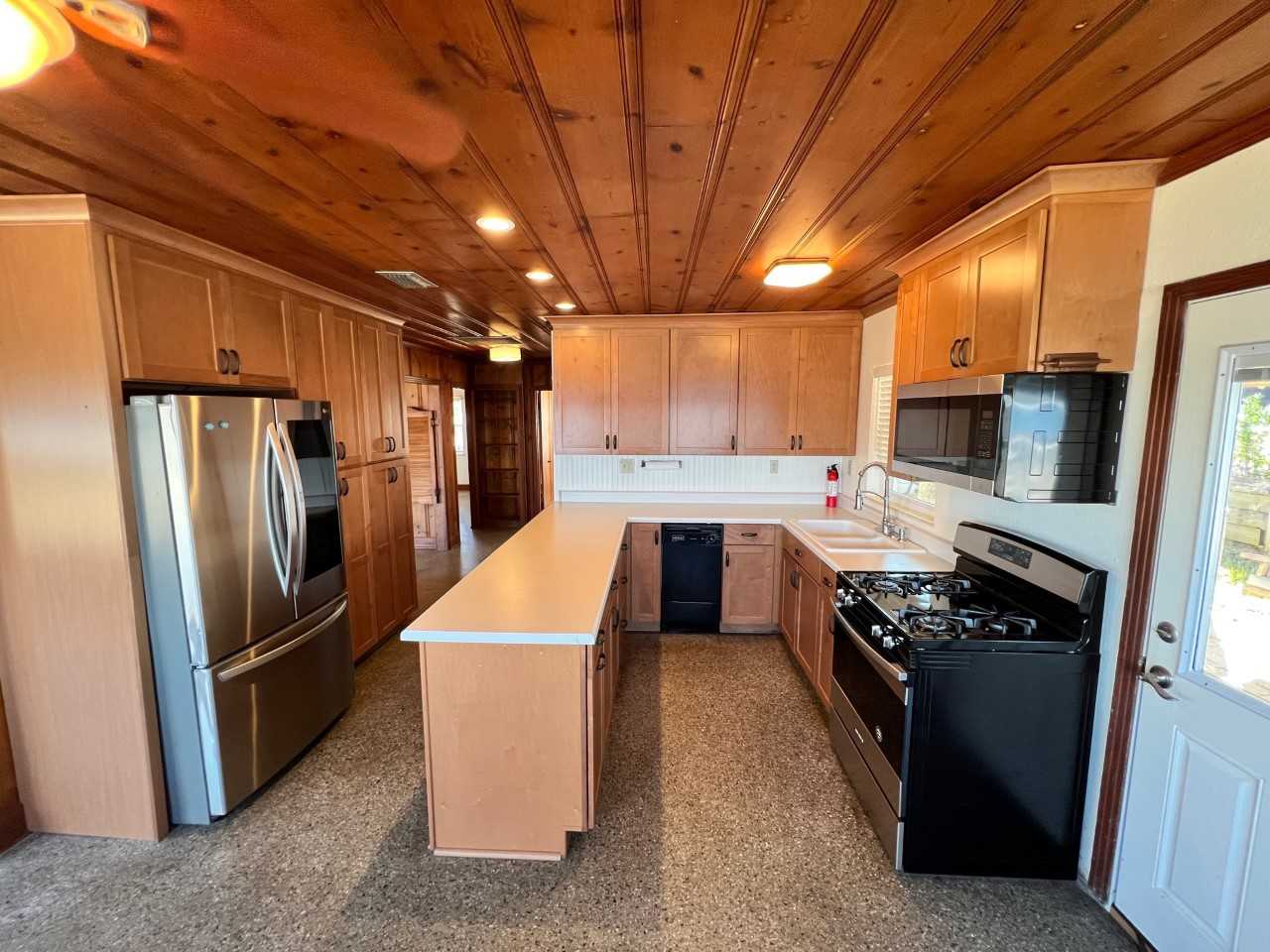 133 Blackshear Dr #1 - Photo 3 of 20