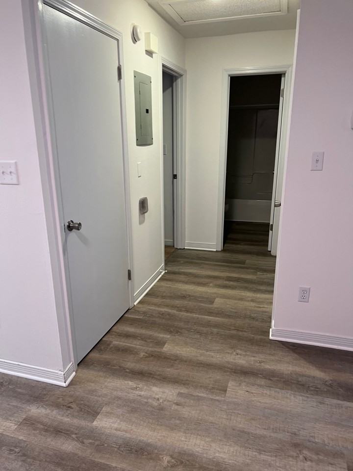 2811 Bradford Pl Nw #4 - Photo 2 of 3