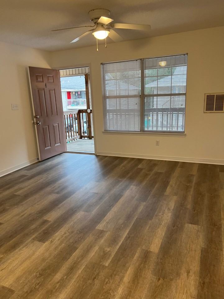 2811 Bradford Pl Nw #4 - Photo 3 of 3