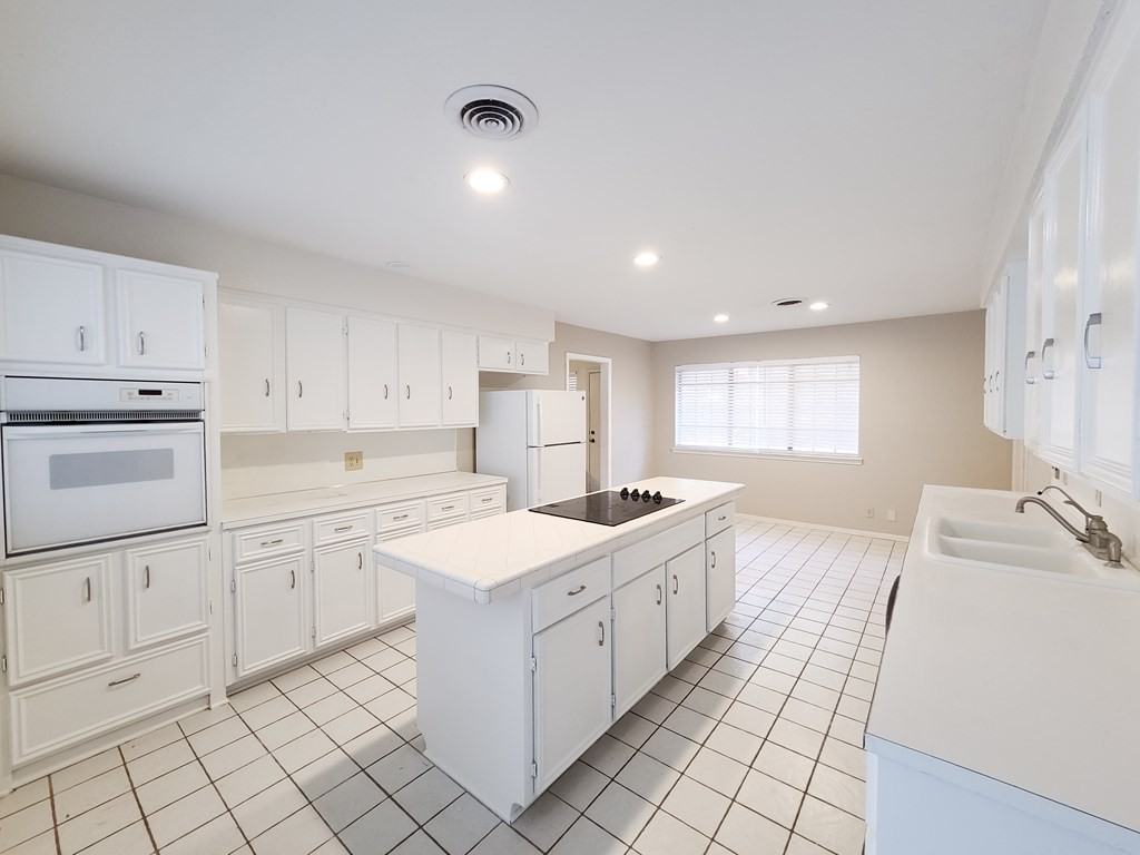 2900 Goddard Pl #1 - Photo 2 of 12