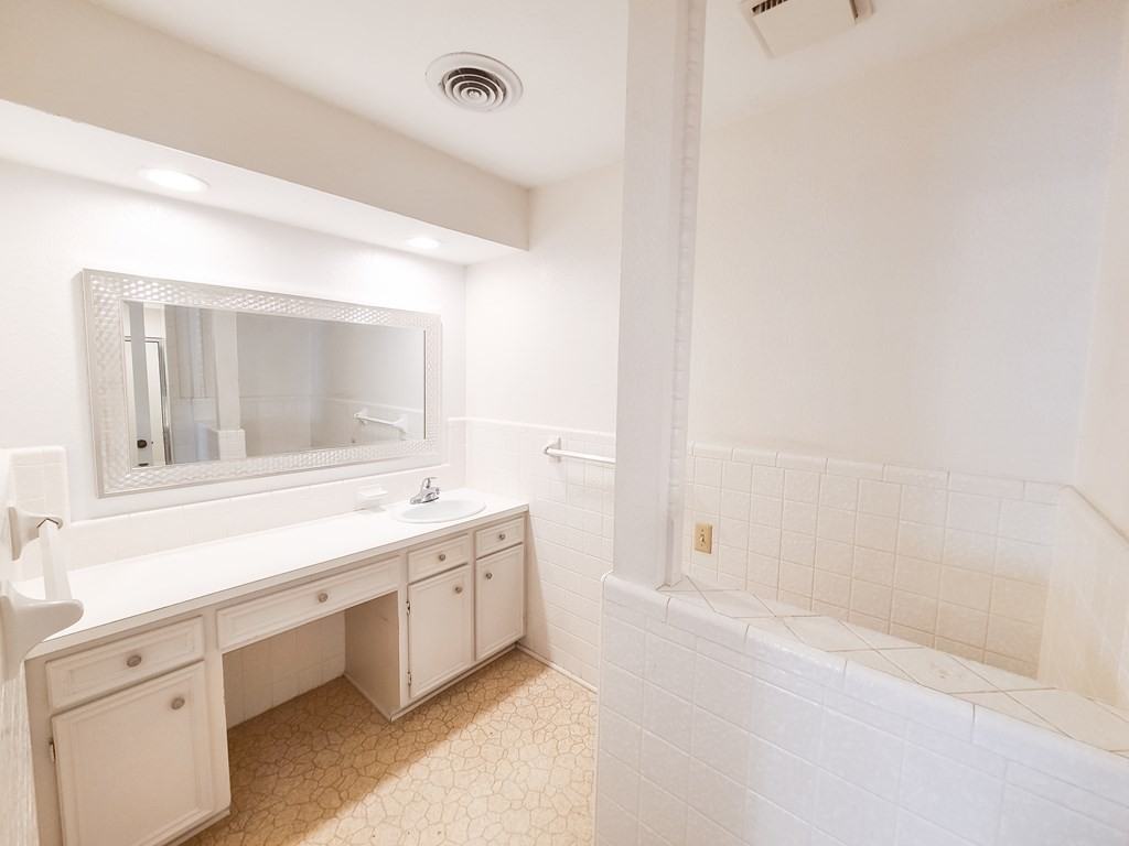 2900 Goddard Pl #1 - Photo 5 of 12