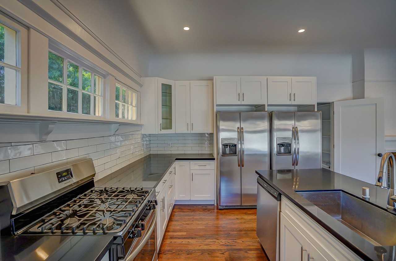 2113 Oak St - Photo 2 of 16