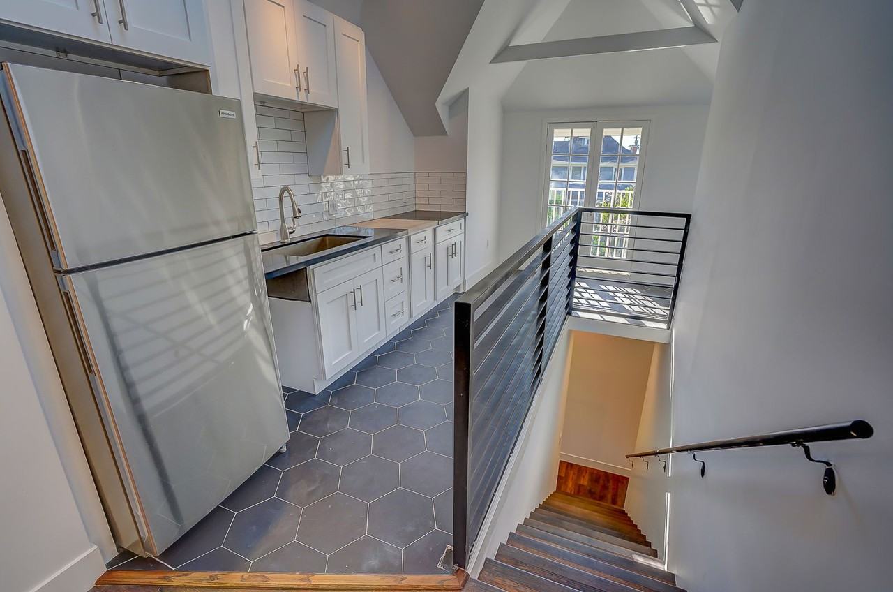 2113 Oak St - Photo 3 of 16