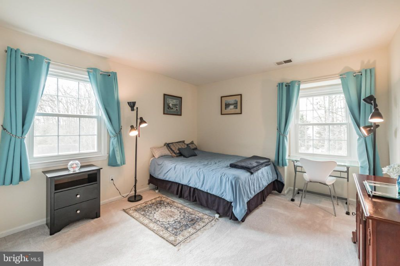 6 Eric Court - Photo 2 of 6