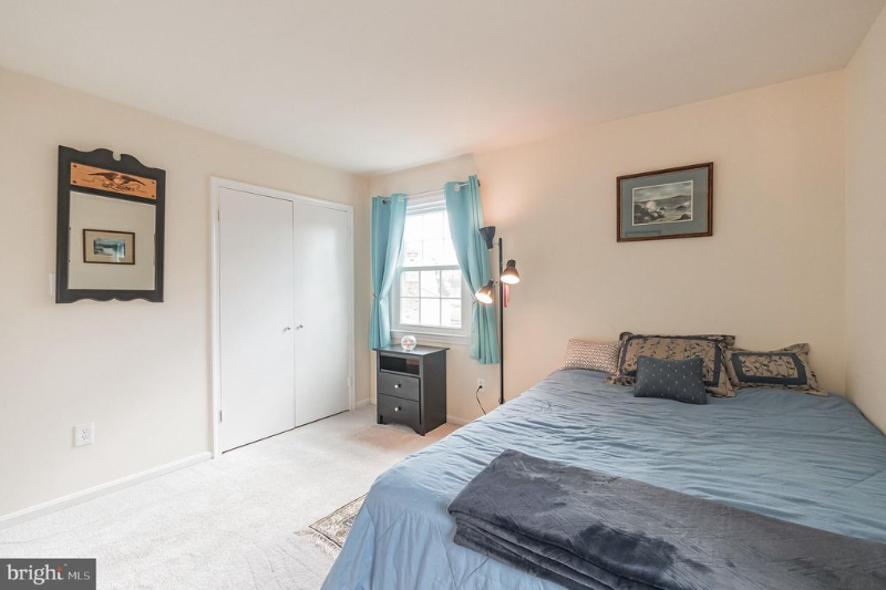 6 Eric Court - Photo 3 of 6