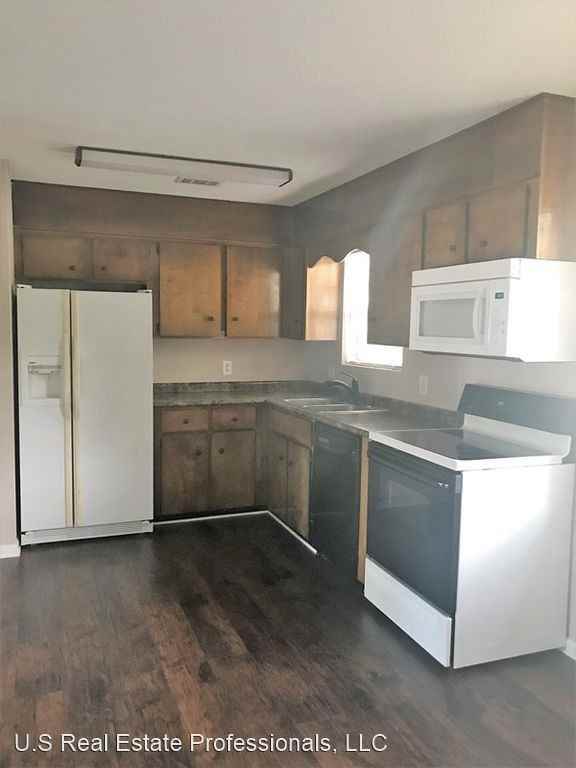 450 Elm St - Photo 3 of 18