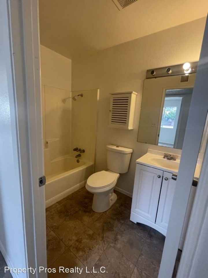 469 S 6th St - Photo 2 of 11