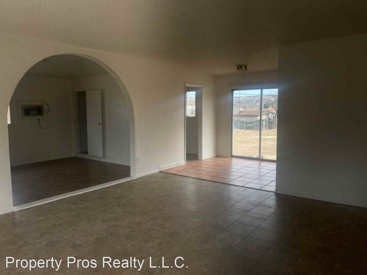 469 S 6th St - Photo 3 of 11