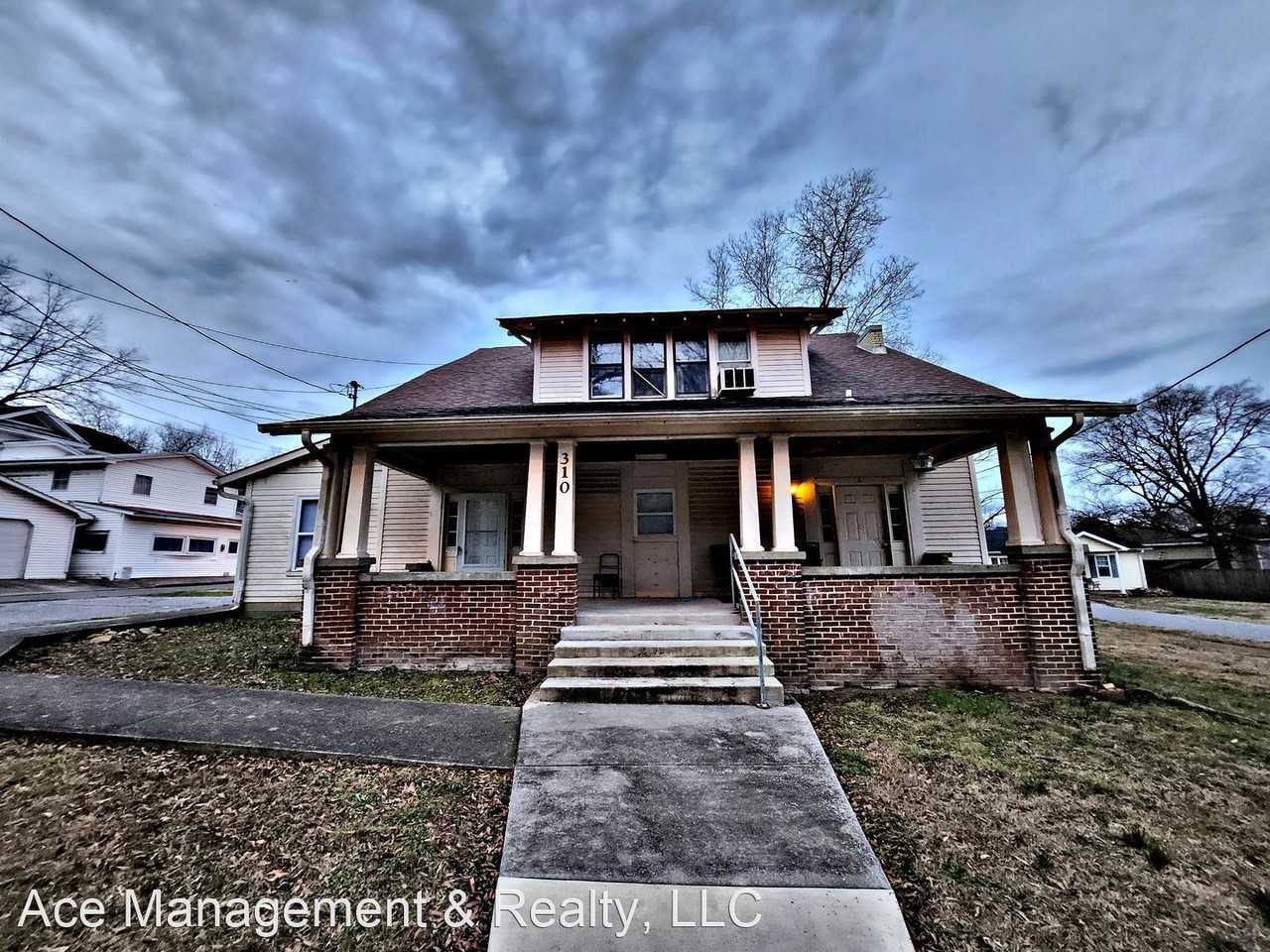 310 Rock St SE - Photo 2 of 7