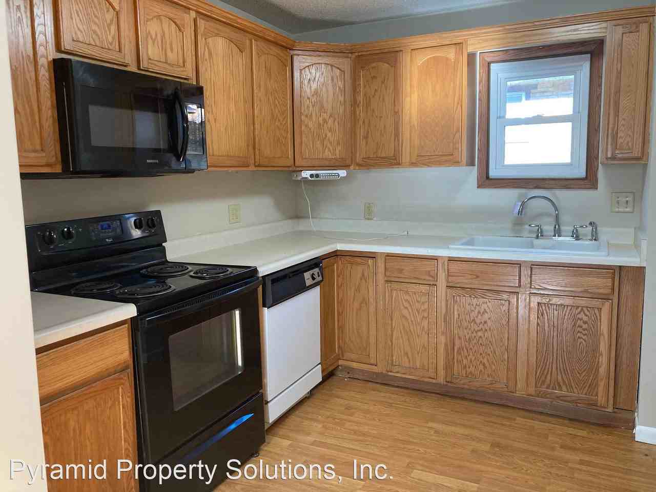 736 38th St - Photo 2 of 20