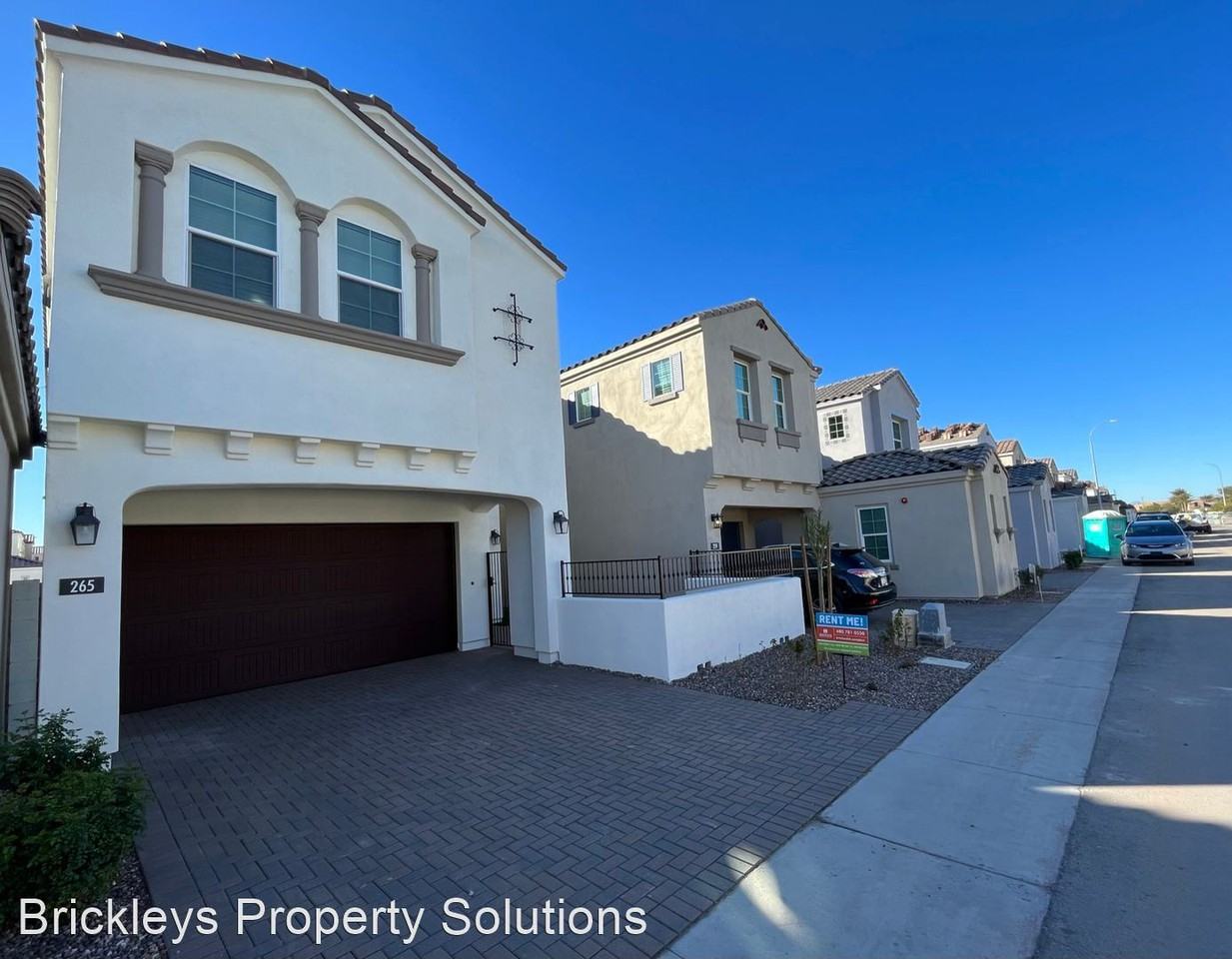 265 E Balsom Dr - Photo 2 of 42