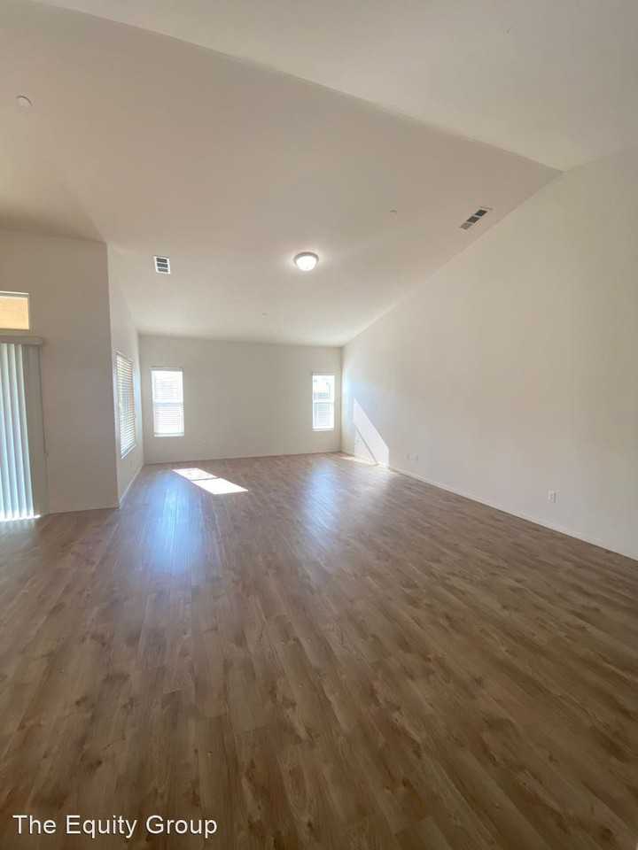 7383 Ensminger Ave - Photo 3 of 25