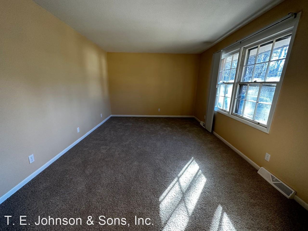 1609 Benbow St - Photo 3 of 12