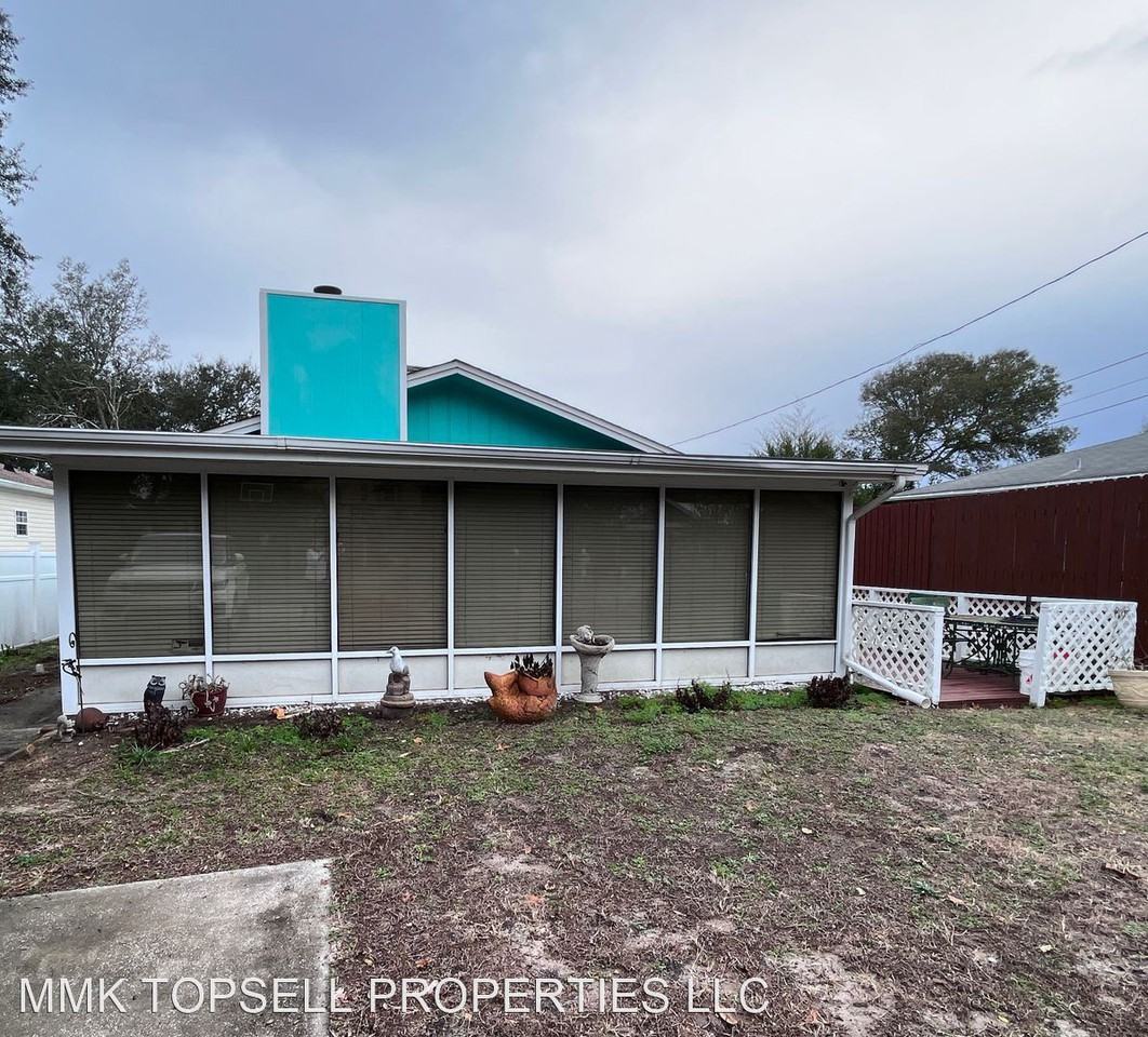 321 Hibiscus Dr - Photo 2 of 19