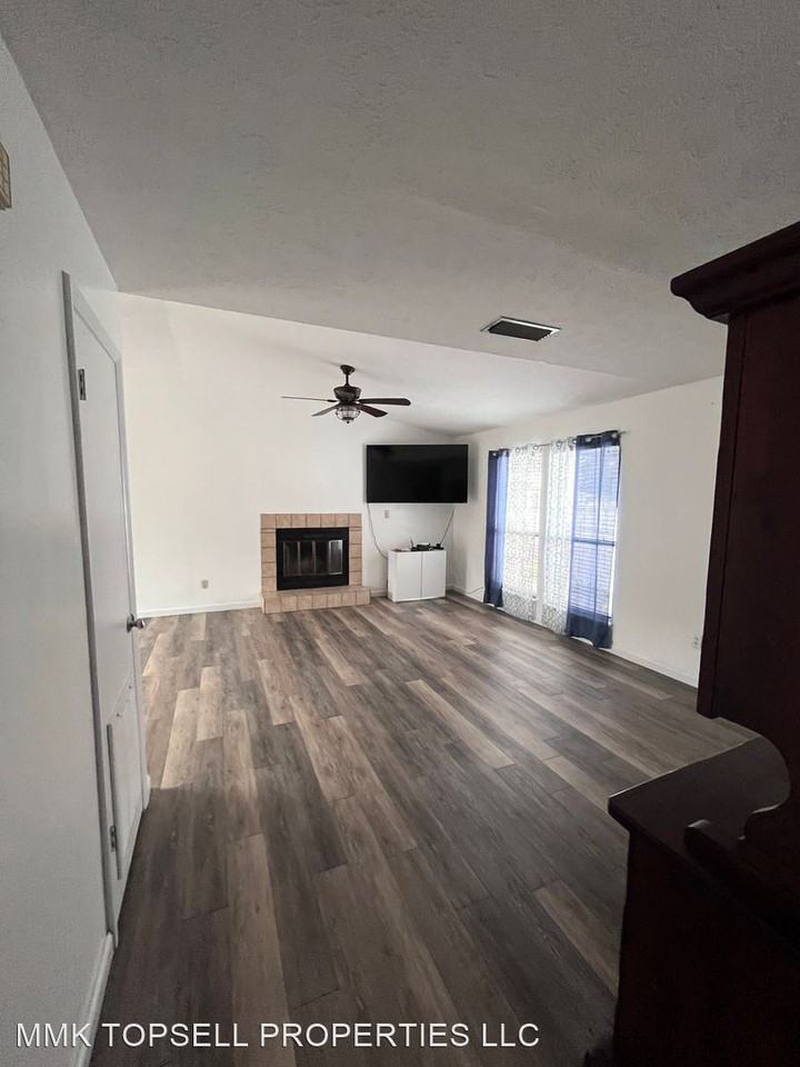 321 Hibiscus Dr - Photo 3 of 19