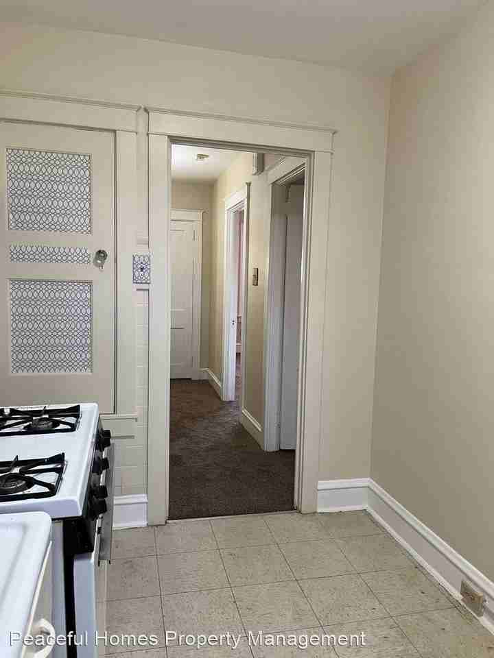 729 Third St - Photo 3 of 10