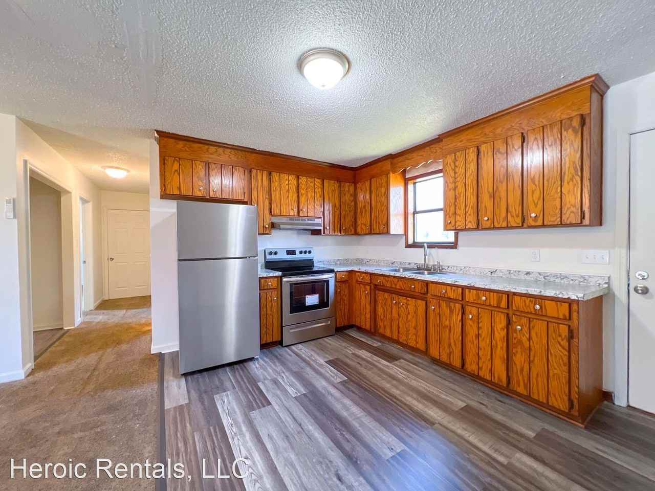 100 Moss Street - Photo 3 of 8