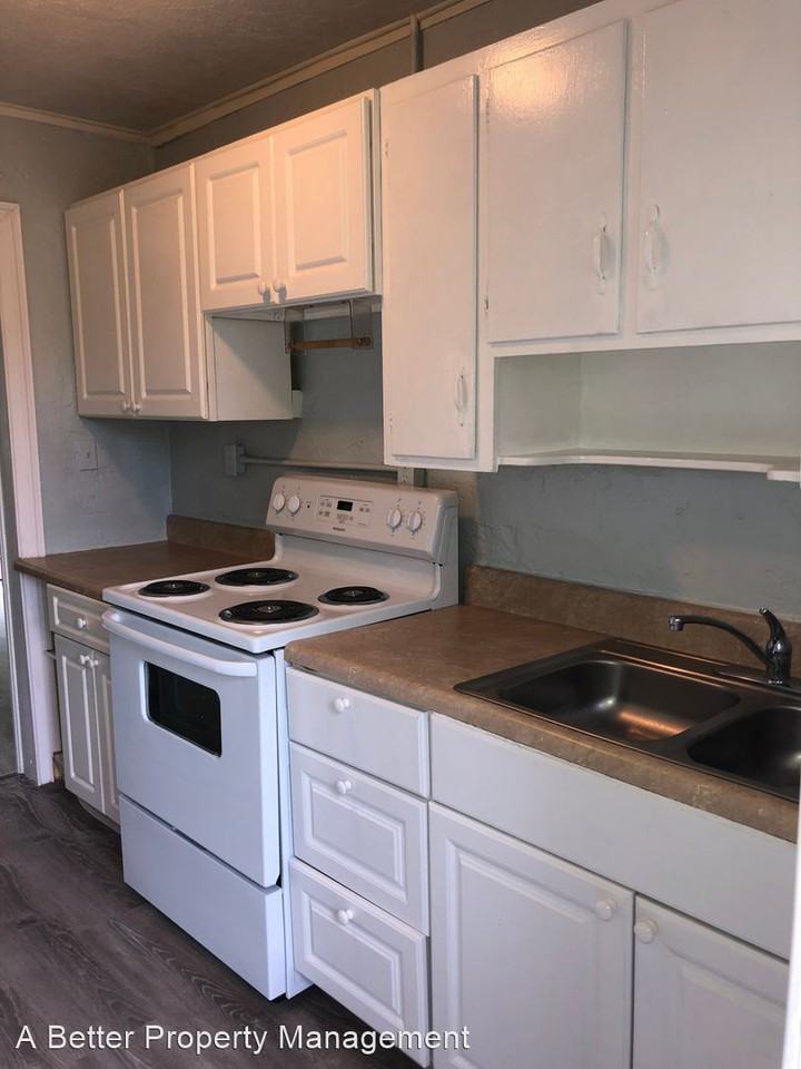 240 Oakland Dr - Photo 2 of 7