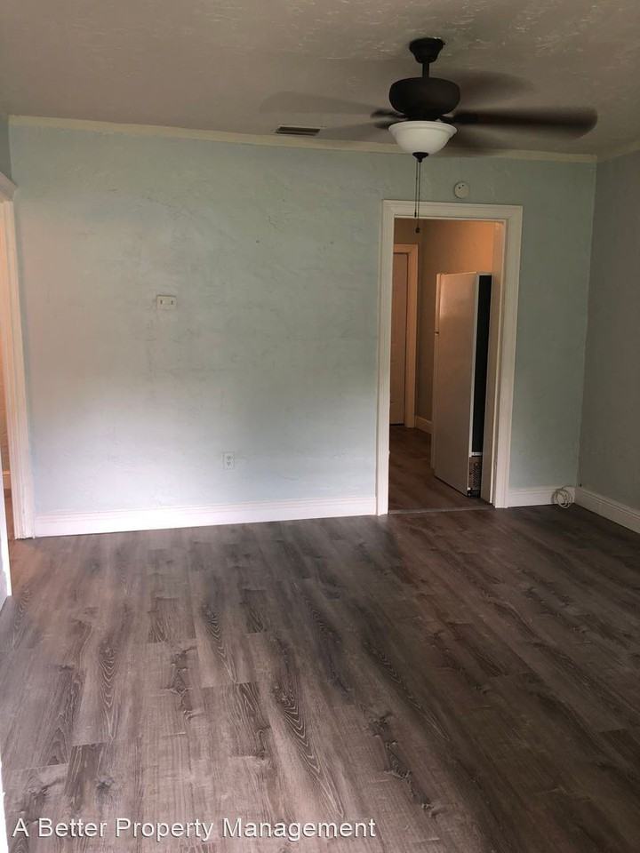 240 Oakland Dr - Photo 3 of 7