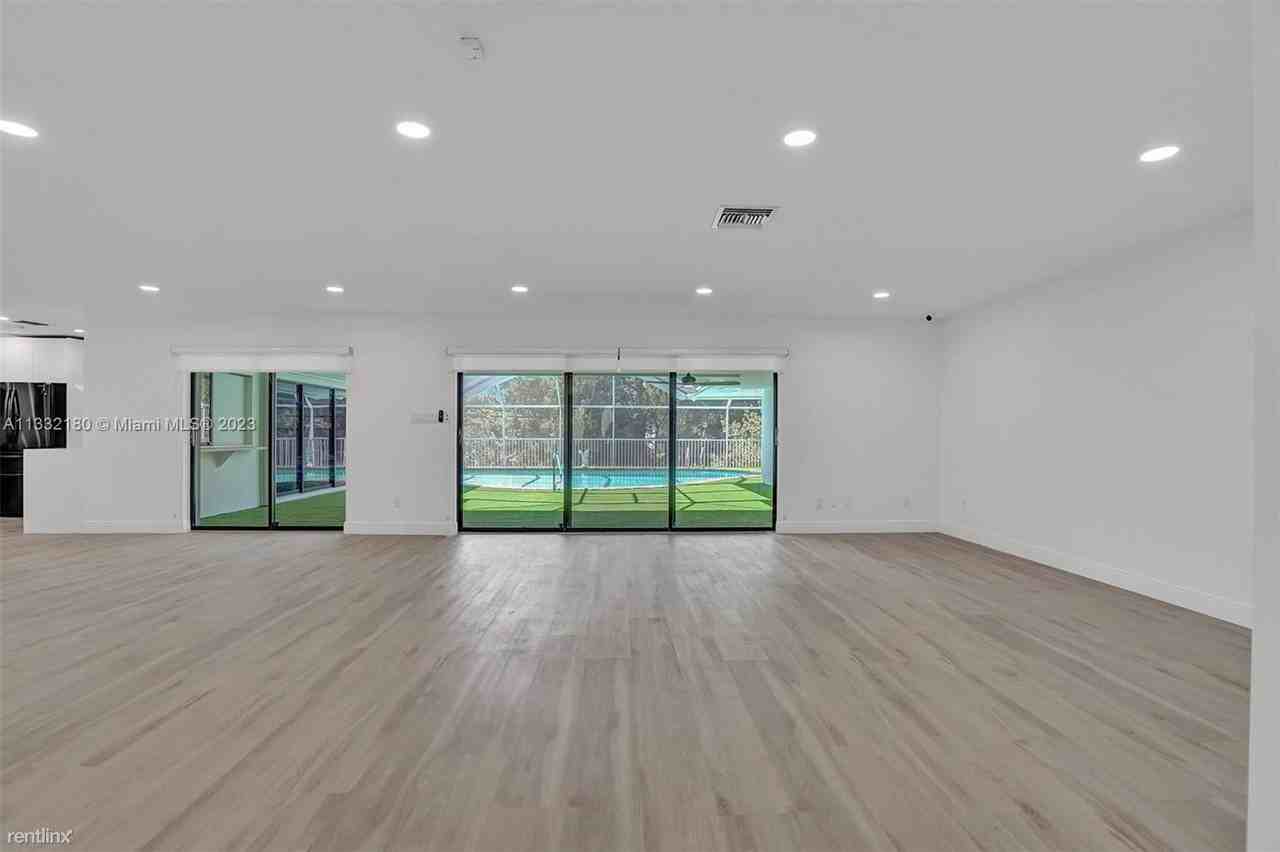 2310 Ne 195th St #1 - Photo 2 of 23