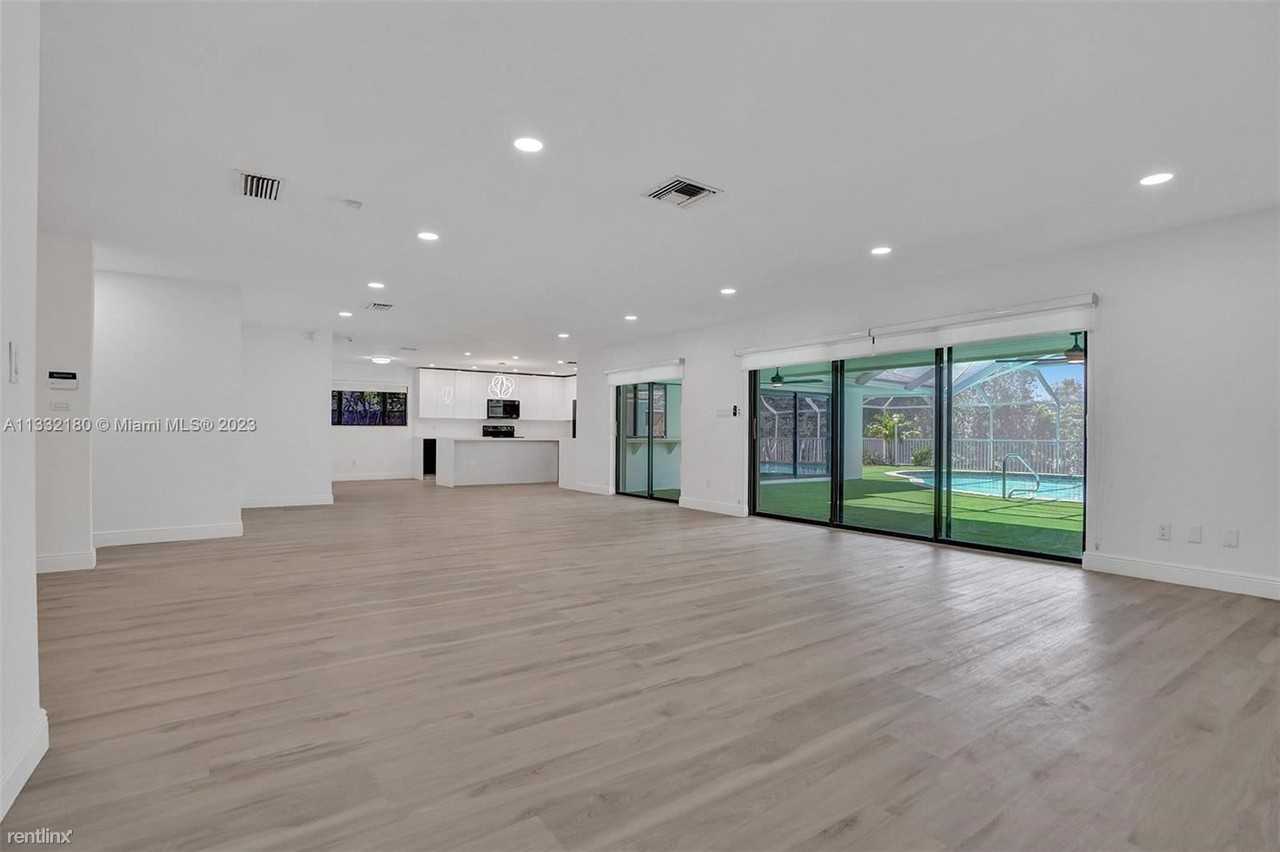 2310 Ne 195th St #1 - Photo 3 of 23