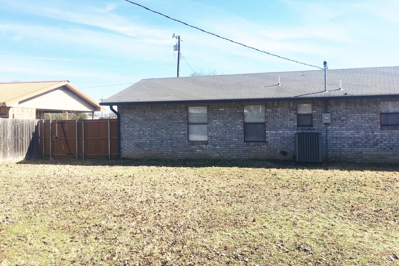 205 S Willis - Photo 3 of 18