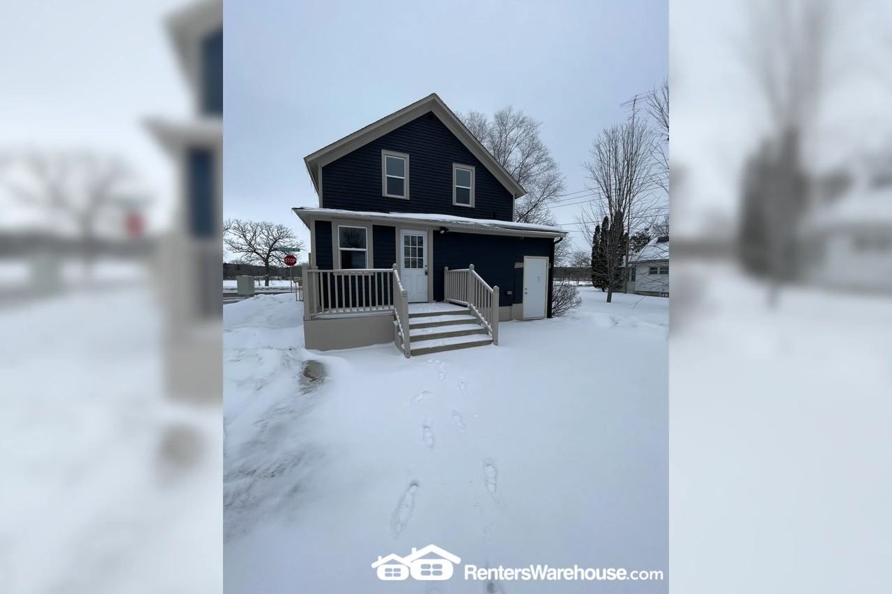 325 Riverside Ave N - Photo 2 of 22