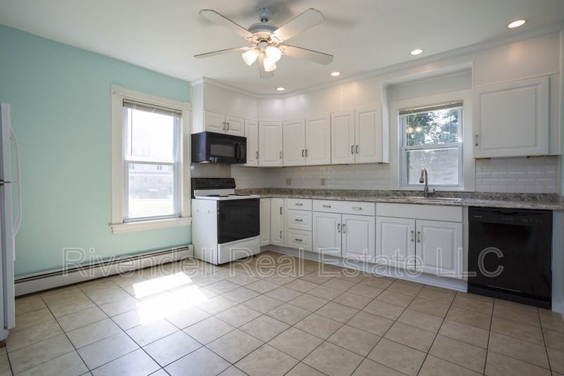 336 Valley St - Photo 2 of 9